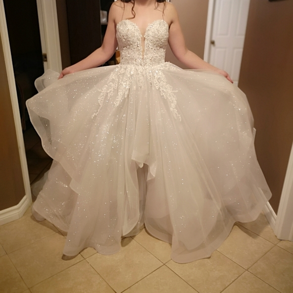 Essense of Australia Wedding Dress Size 6 - Picture 4 of 8